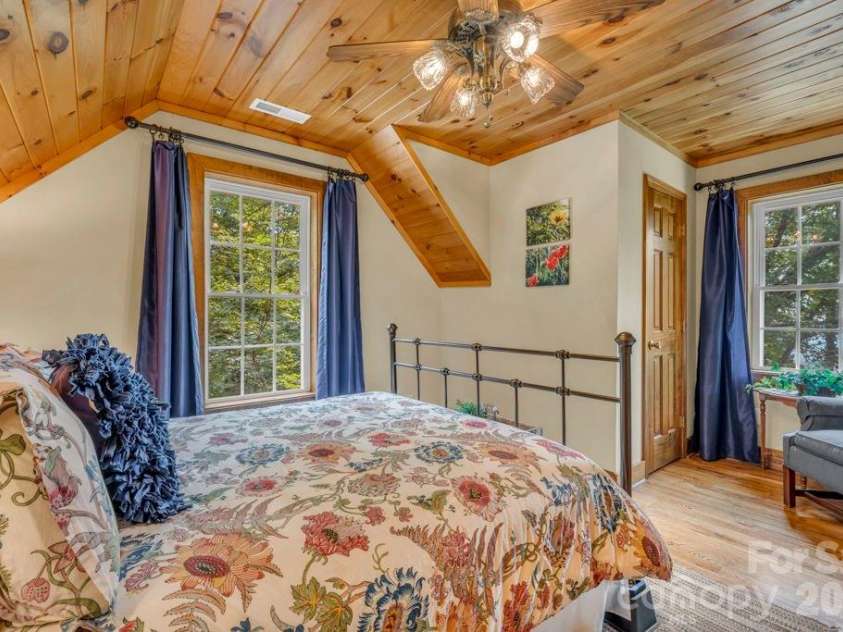 199 Bear Drive, Blowing Rock, NC 28605.  MLS# CAR4412941, YatesRealty ID 42520. 