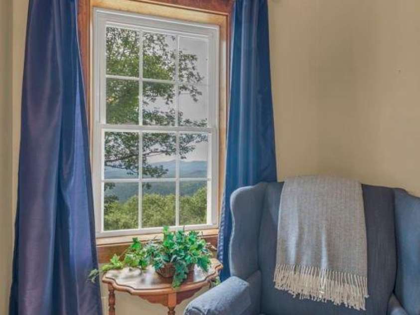 199 Bear Drive, Blowing Rock, NC 28605.  MLS# CAR4412941, YatesRealty ID 42520. 