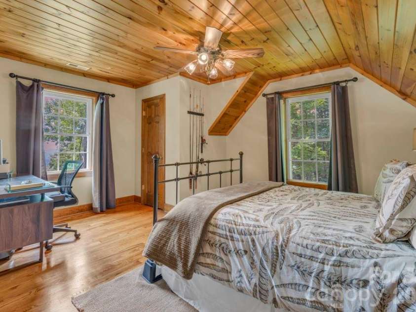 199 Bear Drive, Blowing Rock, NC 28605.  MLS# CAR4412941, YatesRealty ID 42520. 