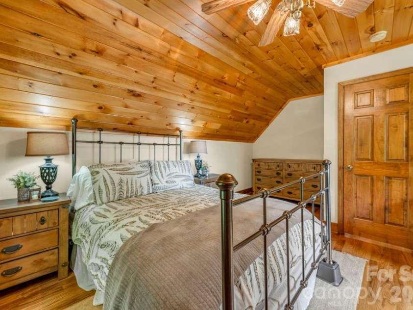 199 Bear Drive, Blowing Rock, NC 28605.  MLS# CAR4412941, YatesRealty ID 42520. 