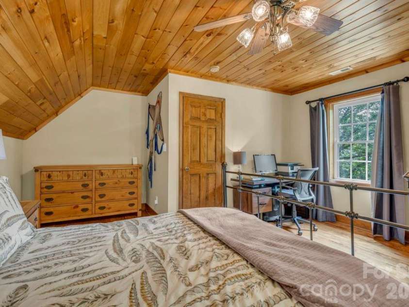 199 Bear Drive, Blowing Rock, NC 28605.  MLS# CAR4412941, YatesRealty ID 42520. 