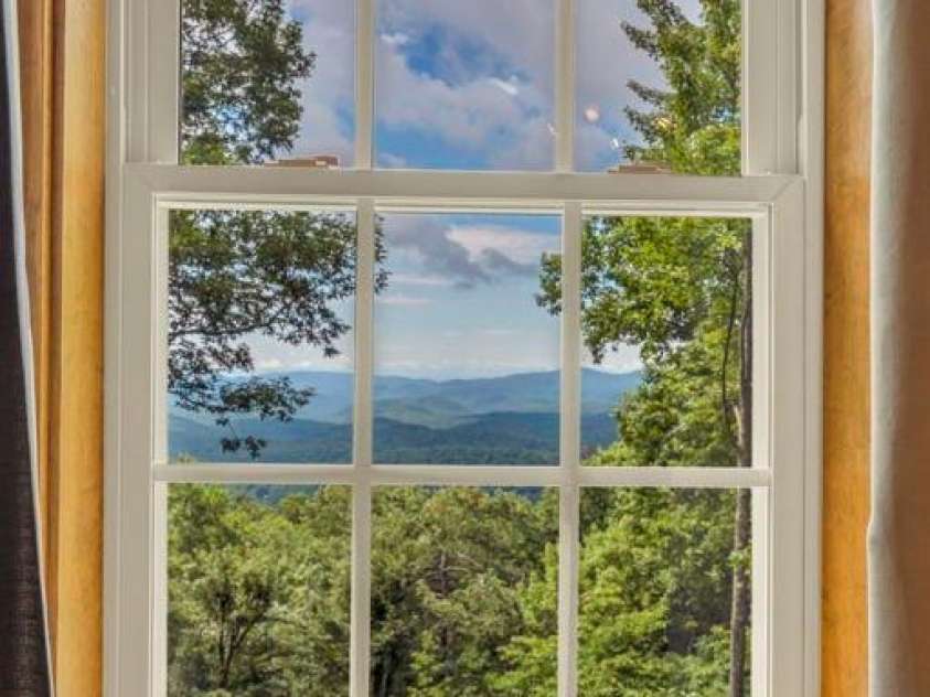 199 Bear Drive, Blowing Rock, NC 28605.  MLS# CAR4412941, YatesRealty ID 42520. 