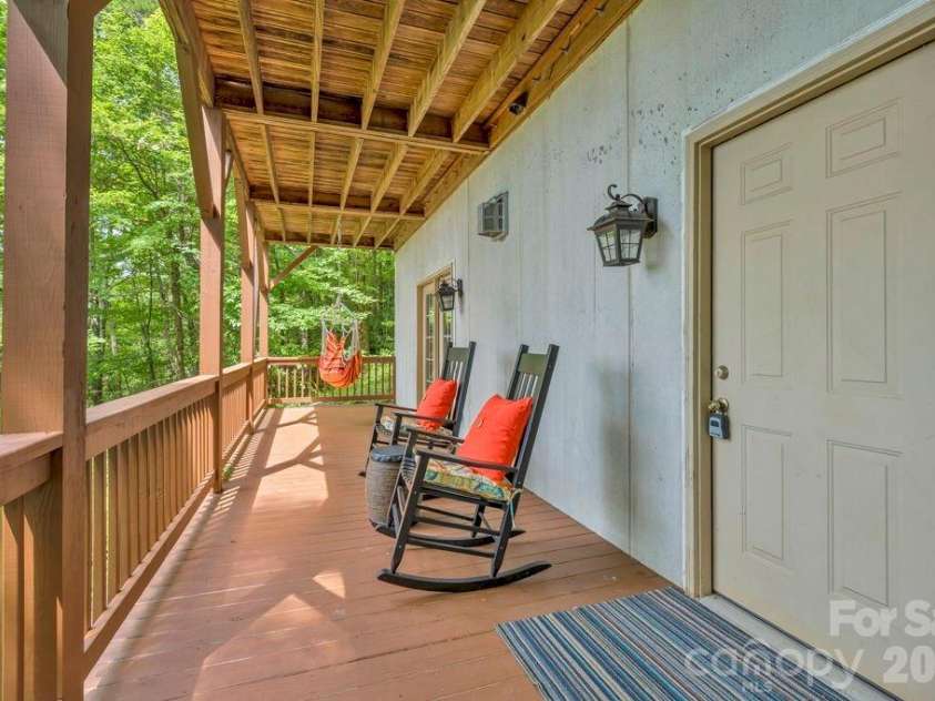199 Bear Drive, Blowing Rock, NC 28605.  MLS# CAR4412941, YatesRealty ID 42520. 