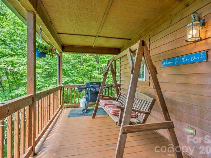 199 Bear Drive, Blowing Rock, NC 28605.  MLS# CAR4412941, YatesRealty ID 42520. 