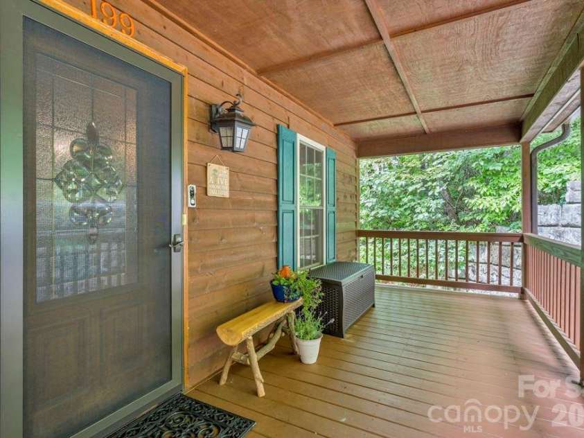199 Bear Drive, Blowing Rock, NC 28605.  MLS# CAR4412941, YatesRealty ID 42520. 