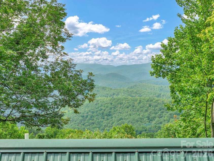 199 Bear Drive, Blowing Rock, NC 28605.  MLS# CAR4412941, YatesRealty ID 42520. 
