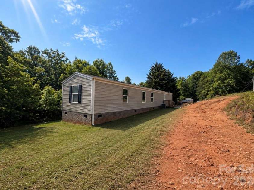 182 Left Fork Road, Pickens, SC 29671.  MLS# CAR4384235, YatesRealty ID 42521. 