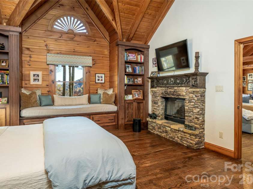 580 Flying Hawk Trail, Waynesville, NC 28786.  MLS# CAR4410856, YatesRealty ID 42522. 
