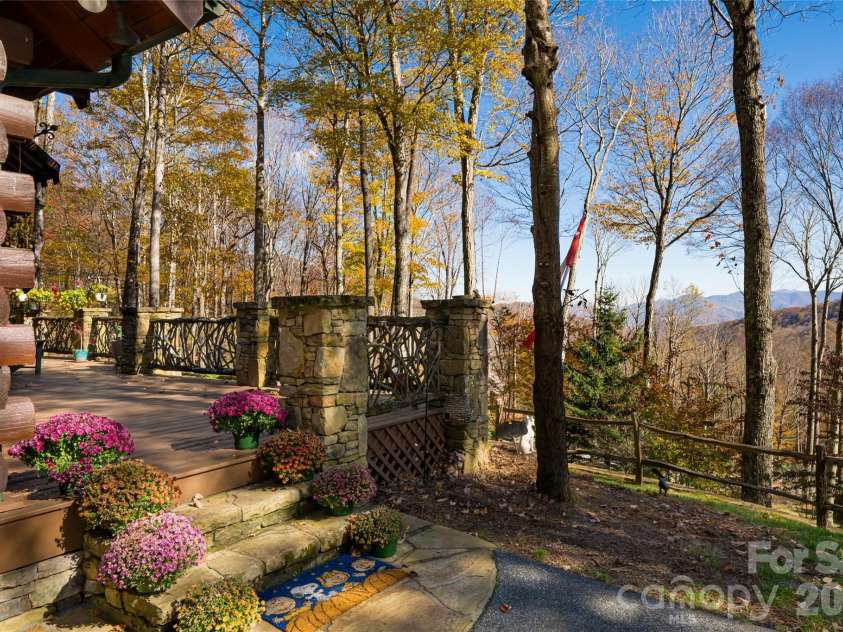 580 Flying Hawk Trail, Waynesville, NC 28786.  MLS# CAR4410856, YatesRealty ID 42522. 