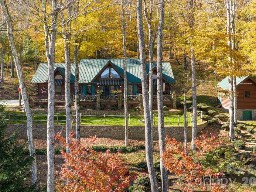 580 Flying Hawk Trail, Waynesville, NC 28786.  MLS# CAR4410856, YatesRealty ID 42522. 