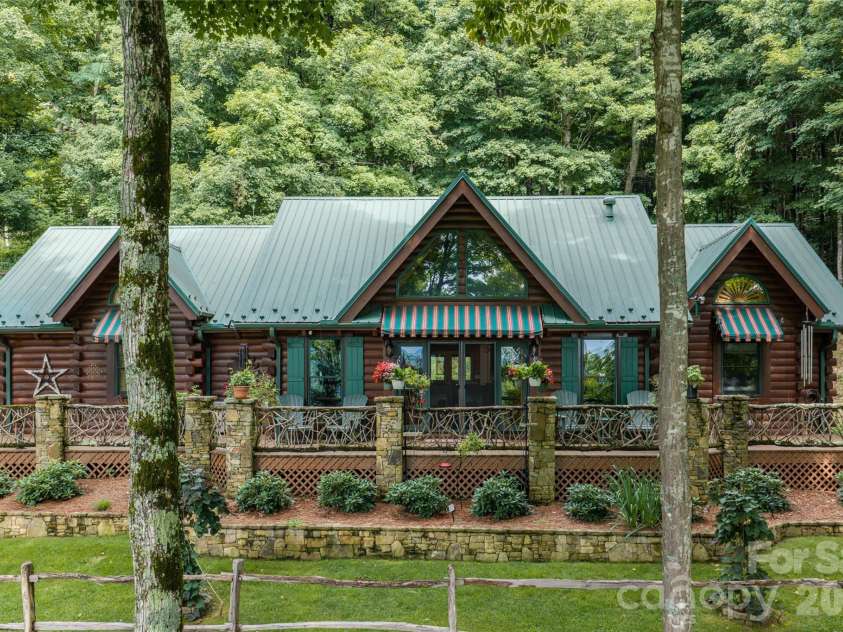 580 Flying Hawk Trail, Waynesville, NC 28786.  MLS# CAR4410856, YatesRealty ID 42522. 