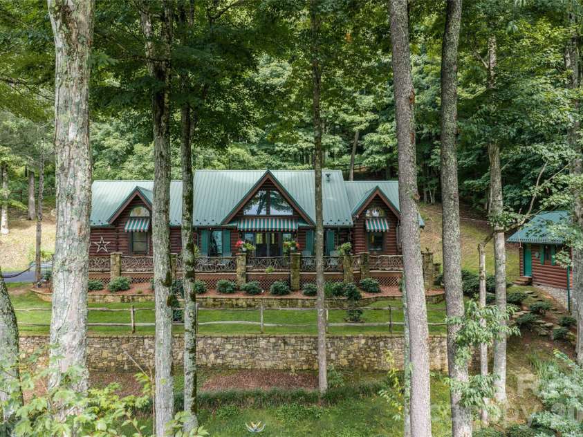 580 Flying Hawk Trail, Waynesville, NC 28786.  MLS# CAR4410856, YatesRealty ID 42522. 
