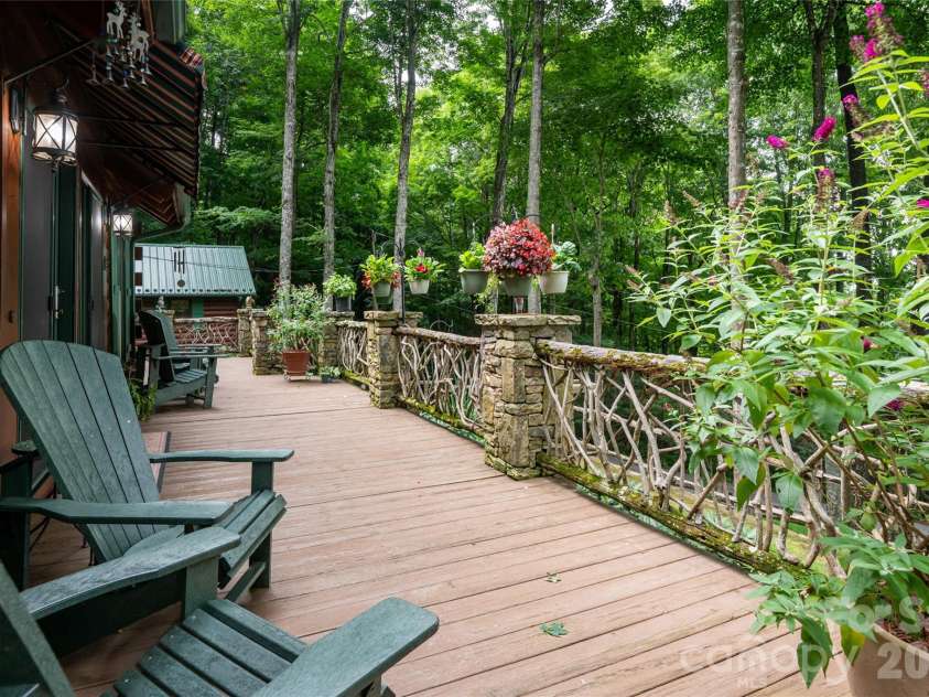 580 Flying Hawk Trail, Waynesville, NC 28786.  MLS# CAR4410856, YatesRealty ID 42522. 