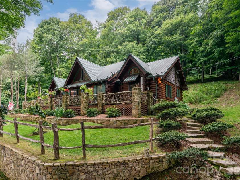 580 Flying Hawk Trail, Waynesville, NC 28786.  MLS# CAR4410856, YatesRealty ID 42522. 