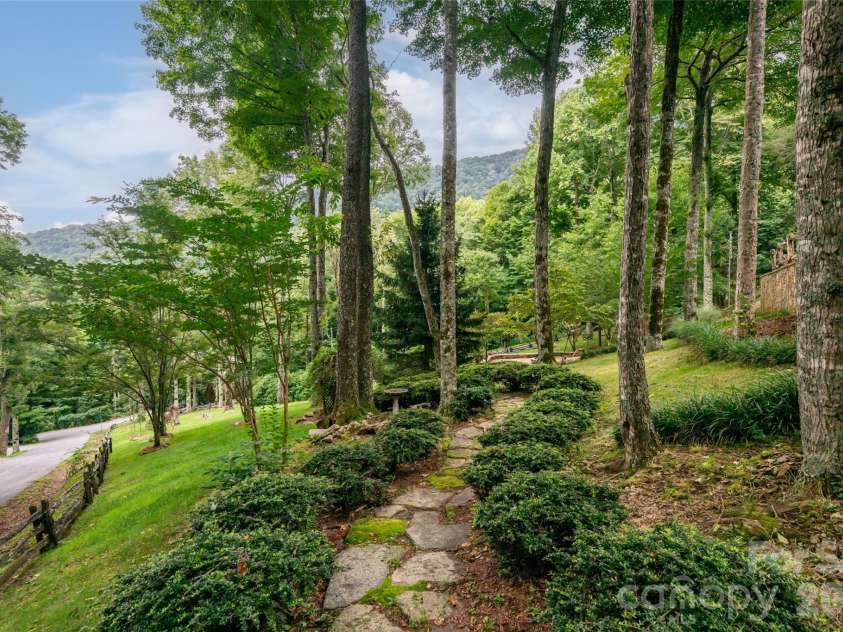 580 Flying Hawk Trail, Waynesville, NC 28786.  MLS# CAR4410856, YatesRealty ID 42522. 