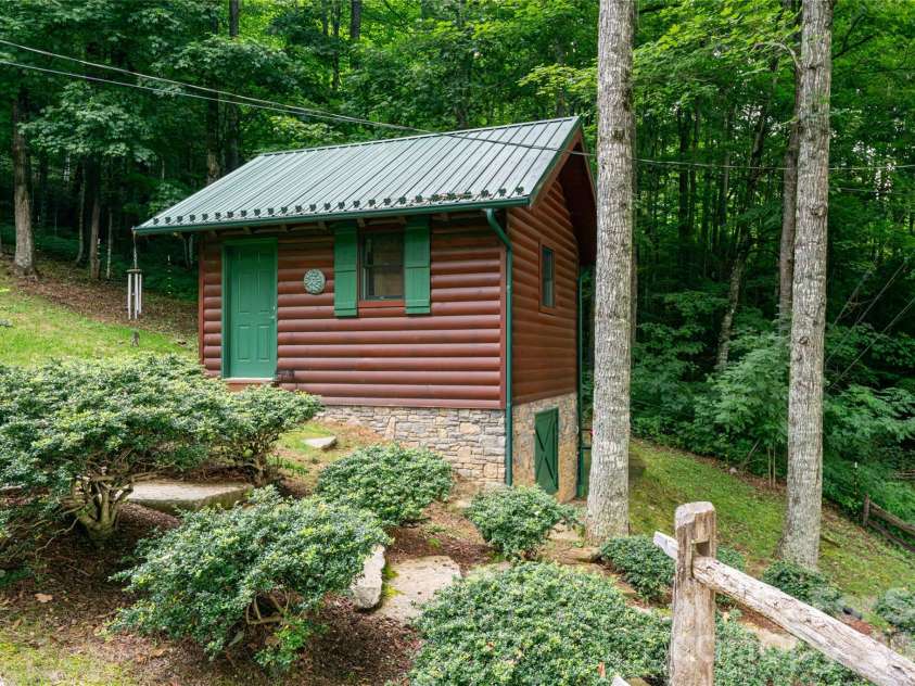580 Flying Hawk Trail, Waynesville, NC 28786.  MLS# CAR4410856, YatesRealty ID 42522. Dettached heated workshop with crawl space storage