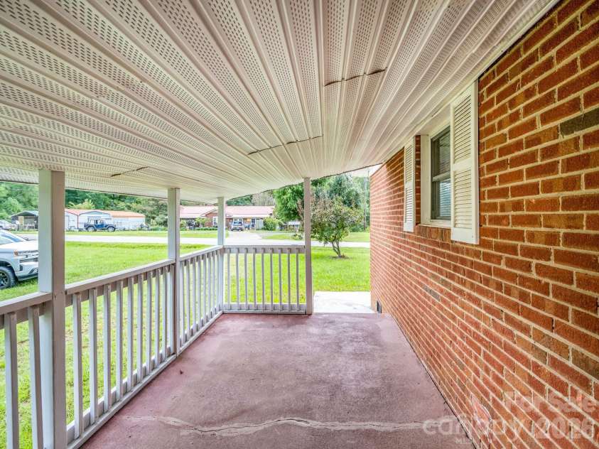 617 Harris Henrietta Road, Forest City, NC 28043.  MLS# CAR4412895, YatesRealty ID 42523. 