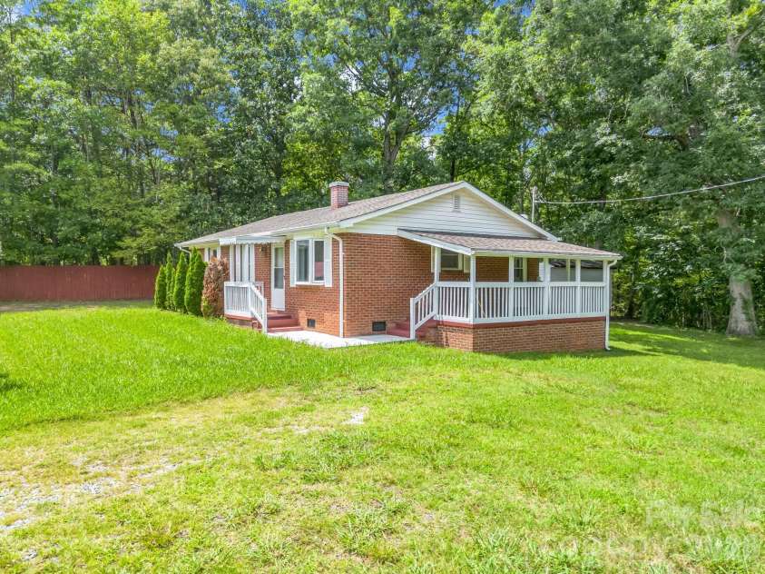 617 Harris Henrietta Road, Forest City, NC 28043.  MLS# CAR4412895, YatesRealty ID 42523. 