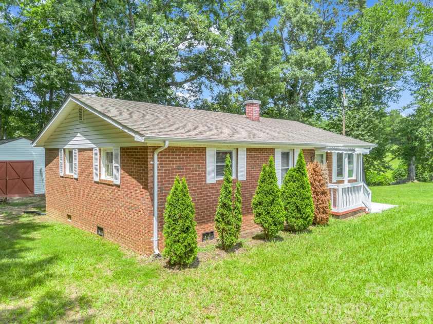 617 Harris Henrietta Road, Forest City, NC 28043.  MLS# CAR4412895, YatesRealty ID 42523. 