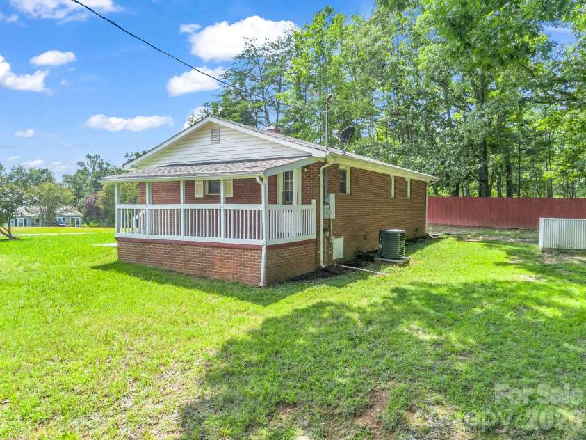 617 Harris Henrietta Road, Forest City, NC 28043.  MLS# CAR4412895, YatesRealty ID 42523. 