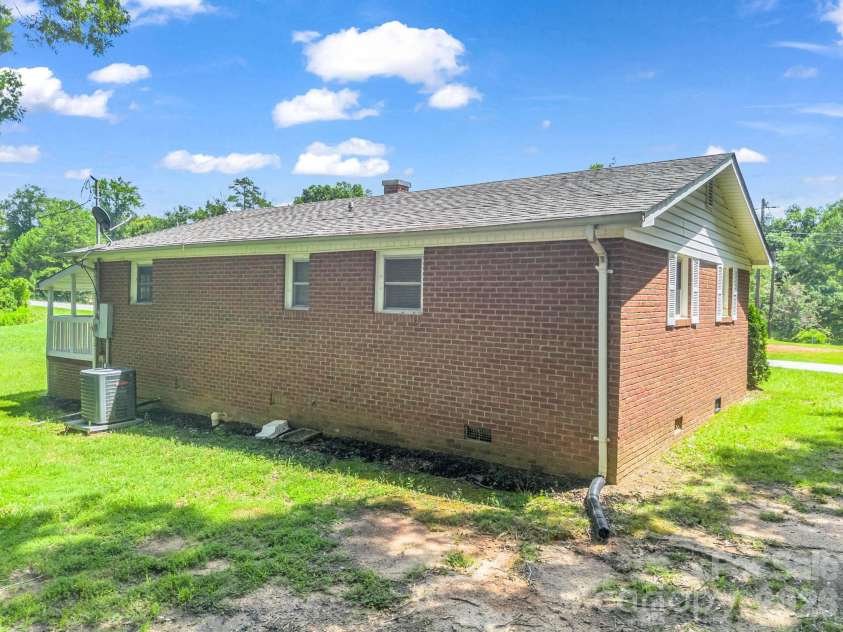617 Harris Henrietta Road, Forest City, NC 28043.  MLS# CAR4412895, YatesRealty ID 42523. 