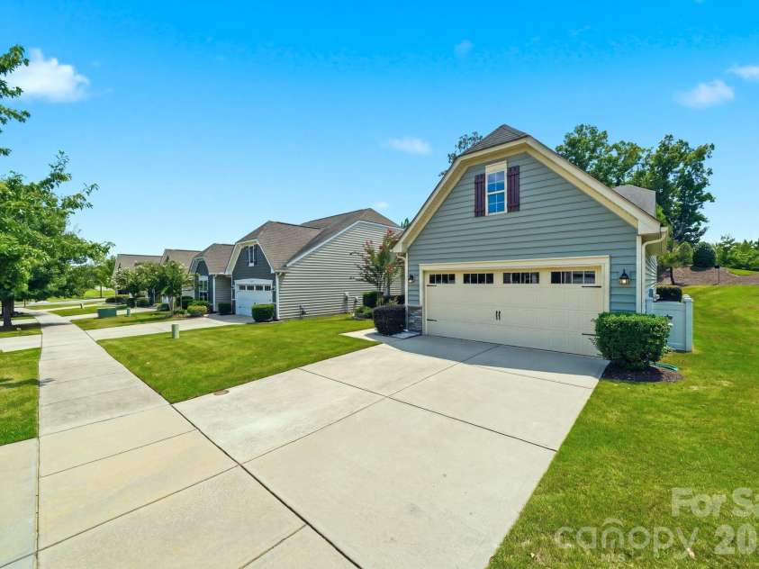 13313 Canterbury Castle Drive, Charlotte, NC 28273.  MLS# CAR4408579, YatesRealty ID 42526. 