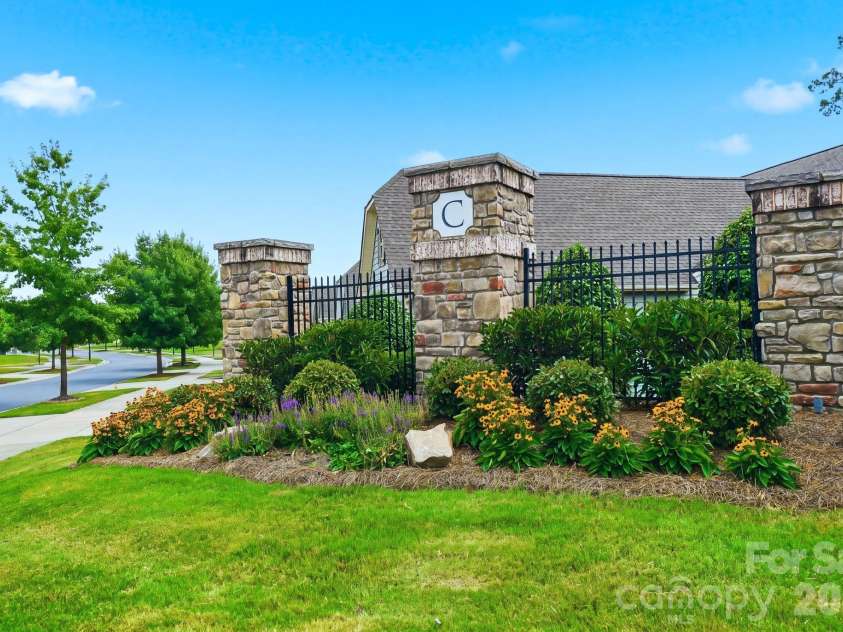 13313 Canterbury Castle Drive, Charlotte, NC 28273.  MLS# CAR4408579, YatesRealty ID 42526. 
