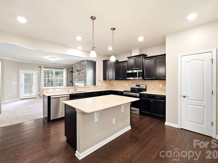 13313 Canterbury Castle Drive, Charlotte, NC 28273.  MLS# CAR4408579, YatesRealty ID 42526. 
