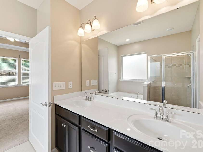 13313 Canterbury Castle Drive, Charlotte, NC 28273.  MLS# CAR4408579, YatesRealty ID 42526. 