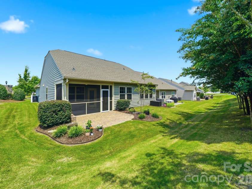 13313 Canterbury Castle Drive, Charlotte, NC 28273.  MLS# CAR4408579, YatesRealty ID 42526. 