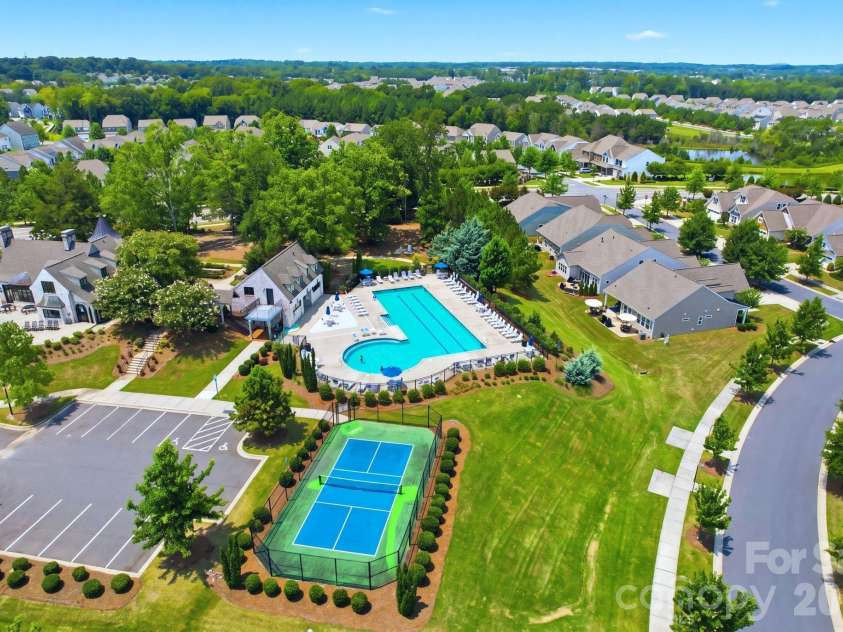 13313 Canterbury Castle Drive, Charlotte, NC 28273.  MLS# CAR4408579, YatesRealty ID 42526. Amenities