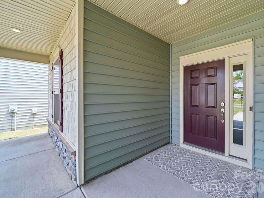 13313 Canterbury Castle Drive, Charlotte, NC 28273.  MLS# CAR4408579, YatesRealty ID 42526. Covered Front Porch