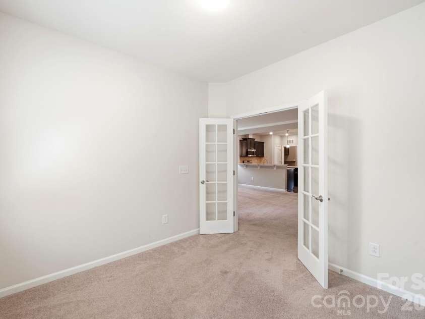 13313 Canterbury Castle Drive, Charlotte, NC 28273.  MLS# CAR4408579, YatesRealty ID 42526. Library/Den//Flex Space