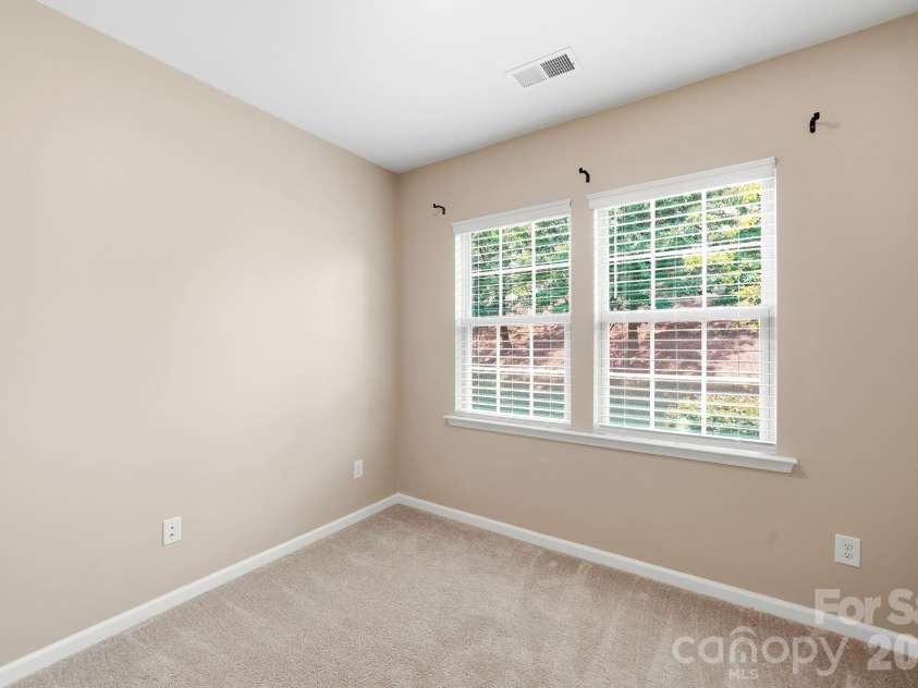 13313 Canterbury Castle Drive, Charlotte, NC 28273.  MLS# CAR4408579, YatesRealty ID 42526. Library/Den//Flex Space