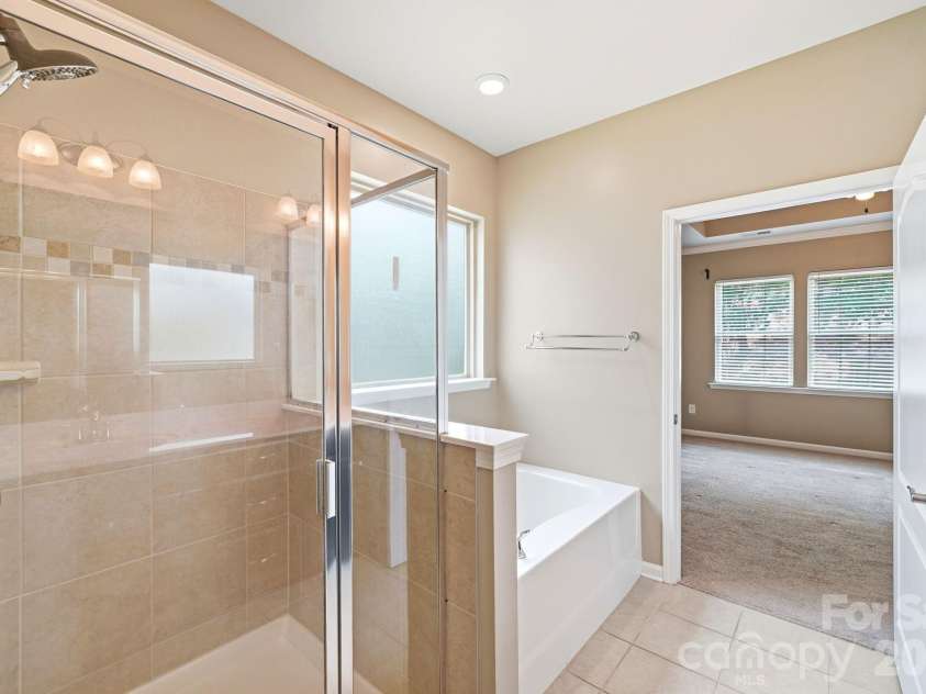 13313 Canterbury Castle Drive, Charlotte, NC 28273.  MLS# CAR4408579, YatesRealty ID 42526. Primary bath