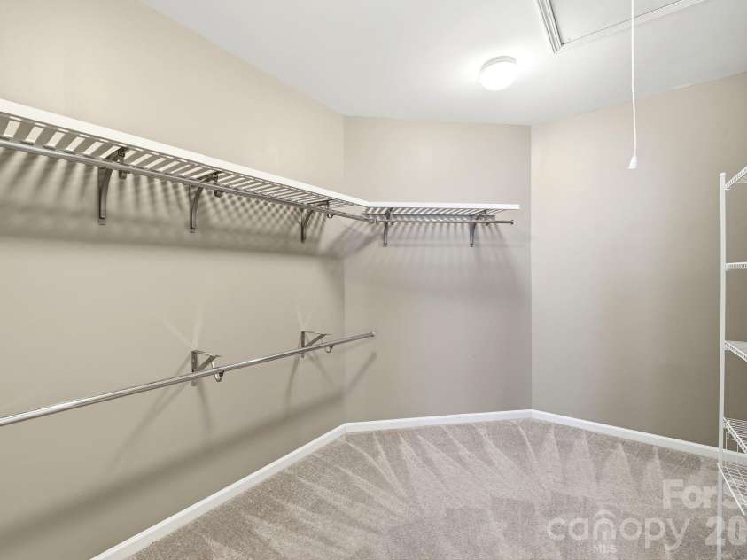 13313 Canterbury Castle Drive, Charlotte, NC 28273.  MLS# CAR4408579, YatesRealty ID 42526. Primary Closet