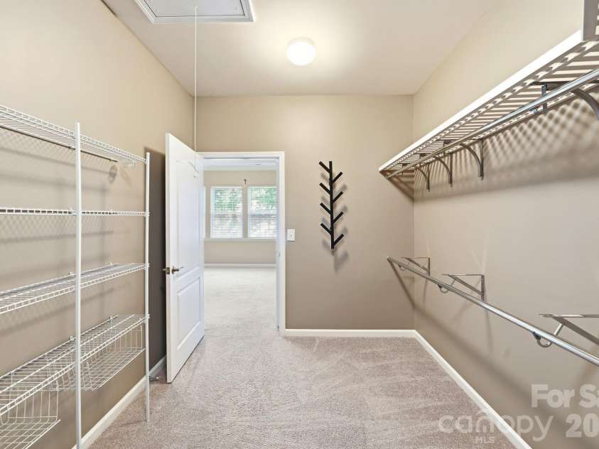 13313 Canterbury Castle Drive, Charlotte, NC 28273.  MLS# CAR4408579, YatesRealty ID 42526. Primary Closet
