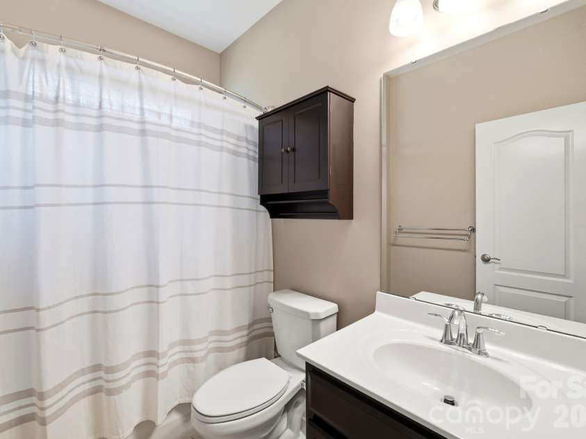 13313 Canterbury Castle Drive, Charlotte, NC 28273.  MLS# CAR4408579, YatesRealty ID 42526. Secondary Bathroom