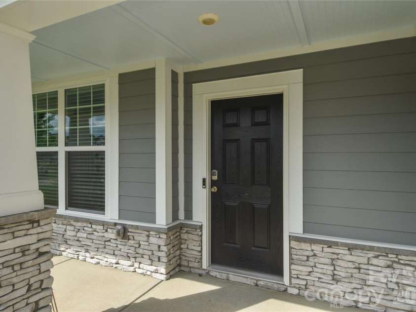 125 Dawn Run Loop, Mooresville, NC 28115.  MLS# CAR4408914, YatesRealty ID 42527. 