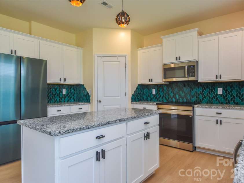 125 Dawn Run Loop, Mooresville, NC 28115.  MLS# CAR4408914, YatesRealty ID 42527. 