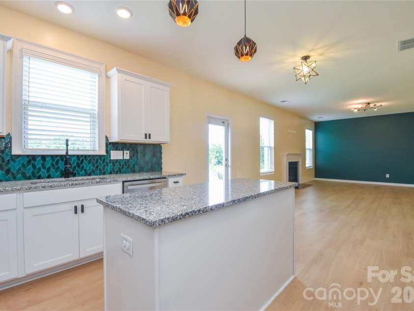 125 Dawn Run Loop, Mooresville, NC 28115.  MLS# CAR4408914, YatesRealty ID 42527. 