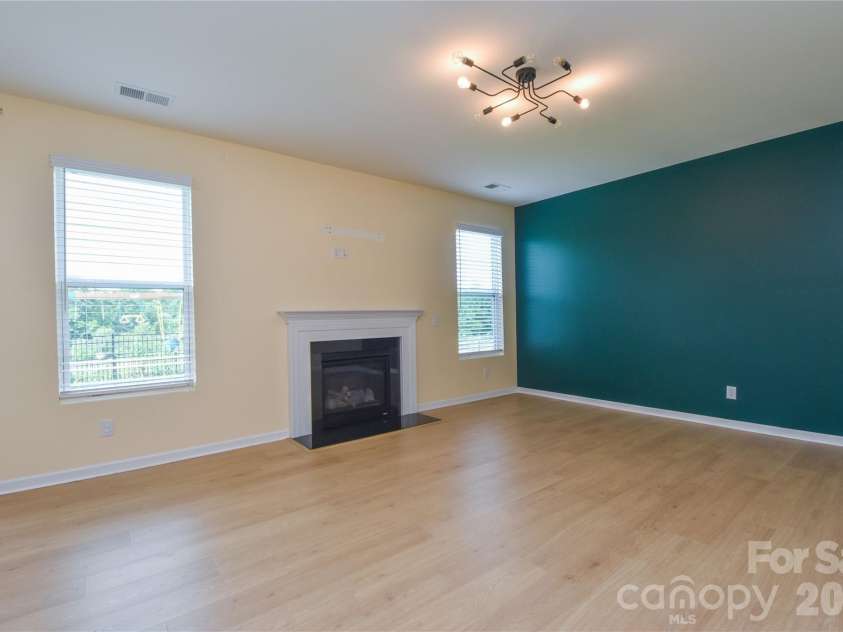 125 Dawn Run Loop, Mooresville, NC 28115.  MLS# CAR4408914, YatesRealty ID 42527. 