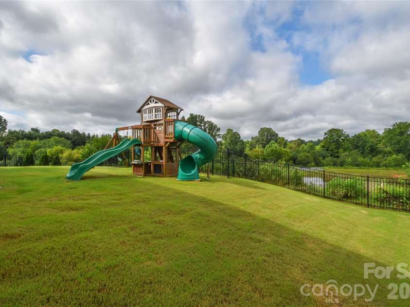 125 Dawn Run Loop, Mooresville, NC 28115.  MLS# CAR4408914, YatesRealty ID 42527. 