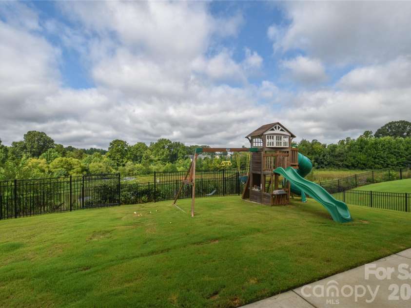 125 Dawn Run Loop, Mooresville, NC 28115.  MLS# CAR4408914, YatesRealty ID 42527. 