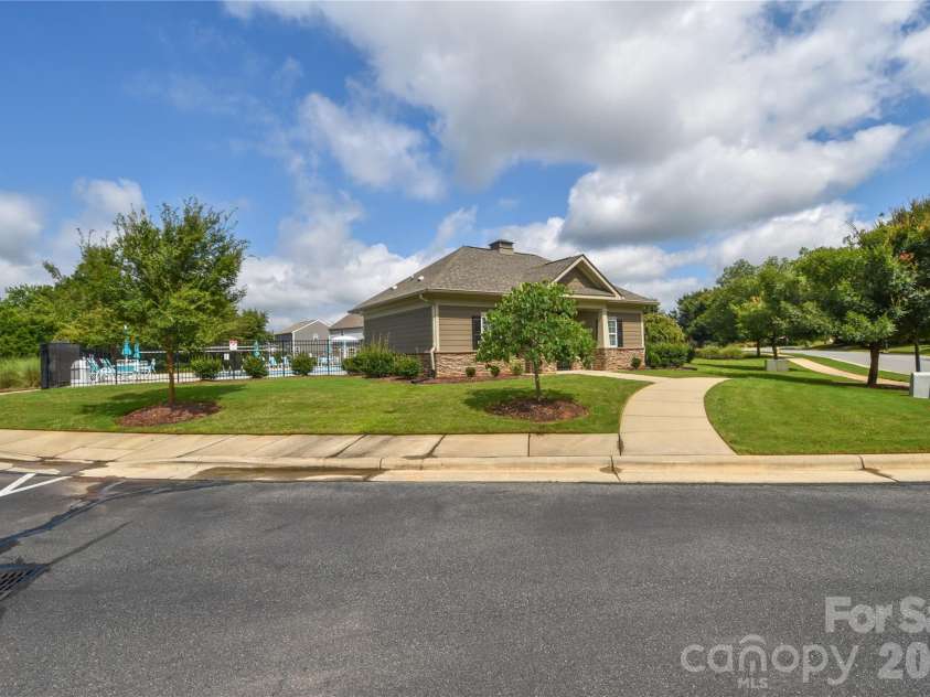 125 Dawn Run Loop, Mooresville, NC 28115.  MLS# CAR4408914, YatesRealty ID 42527. 