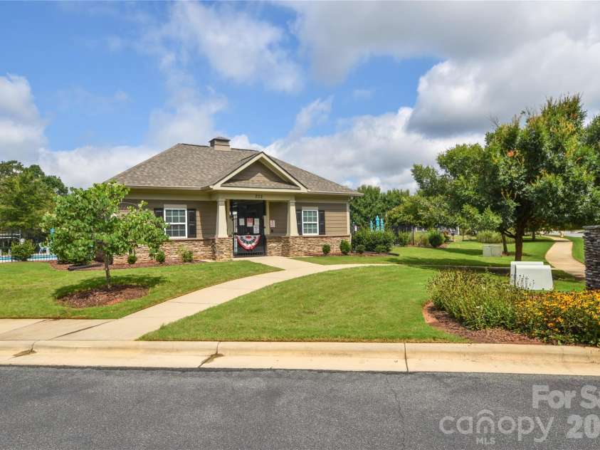 125 Dawn Run Loop, Mooresville, NC 28115.  MLS# CAR4408914, YatesRealty ID 42527. 