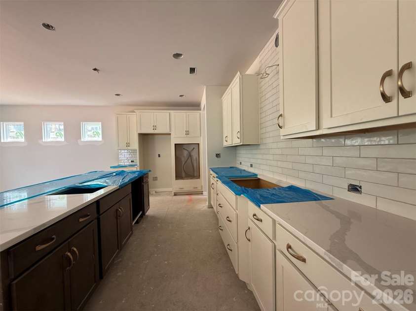 2022 Sabra Street, Gastonia, NC 28054.  MLS# CAR4398300, YatesRealty ID 42528. Kitchen/Breakfast
