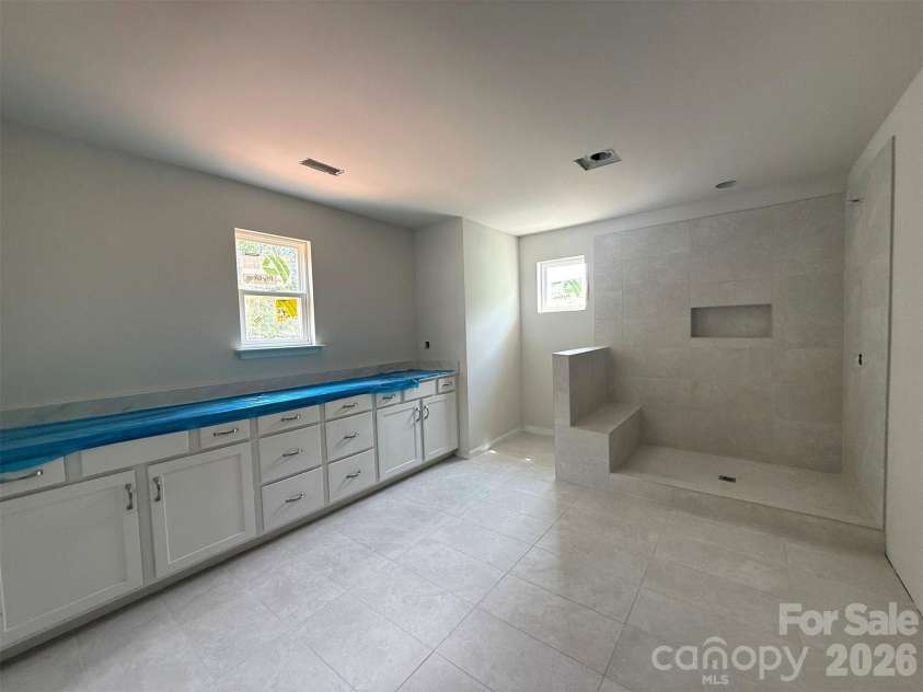 2022 Sabra Street, Gastonia, NC 28054.  MLS# CAR4398300, YatesRealty ID 42528. Premier Bath