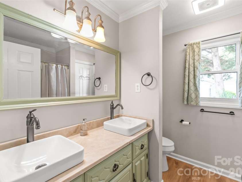 200 Park Avenue, Mount Holly, NC 28120.  MLS# CAR4407165, YatesRealty ID 42529. Bathroom 2