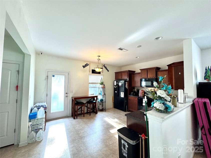 719 Mountain Quail Drive, Charlotte, NC 28216.  MLS# CAR4228004, YatesRealty ID 4253. Powder Room
